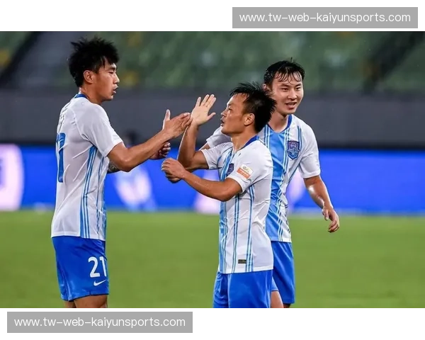 绿茵之巅的白绿交响：当银河战舰重逢北京国安，一场跨越时空的豪门对谈